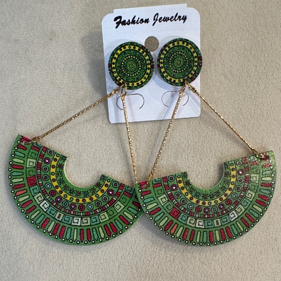 Fashion Jewelry Vibrant Green and Gold Earrings - Picture 1 of 2